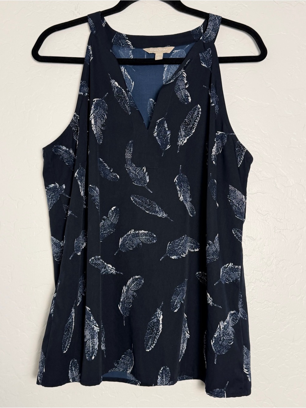 Banana Republic Women's Large Halter Top Navy Feather Print Sleeveless V-Neck